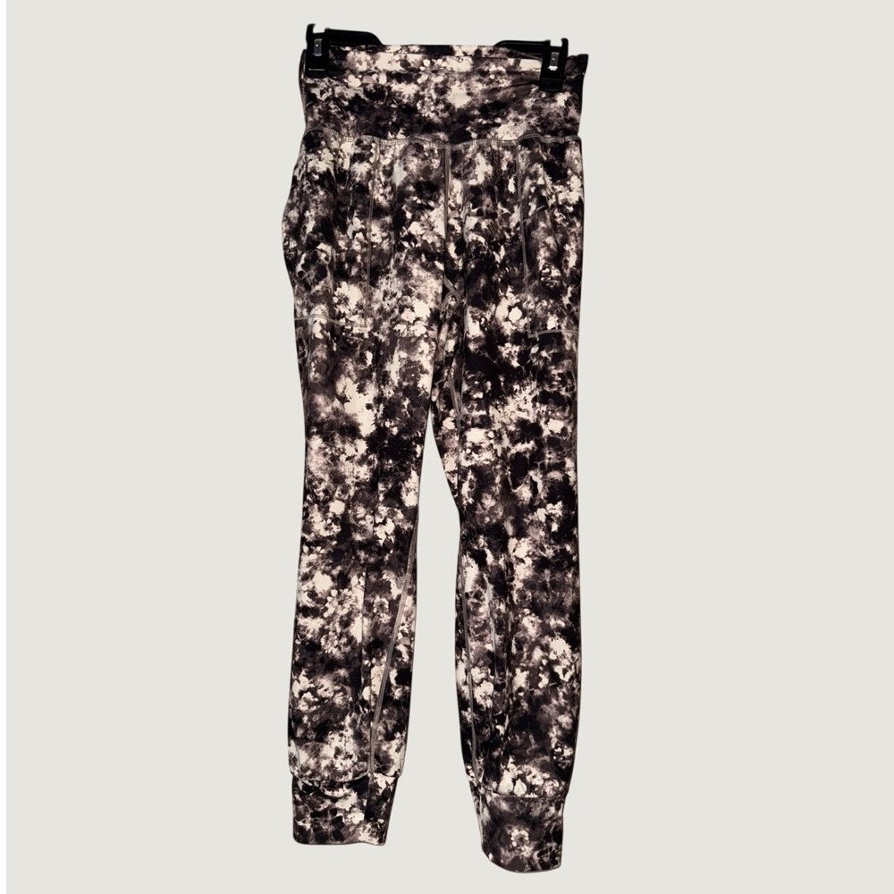Athleta Salutation Printed Jogger Black White Tie Dye High Rise Pants XS P 24in